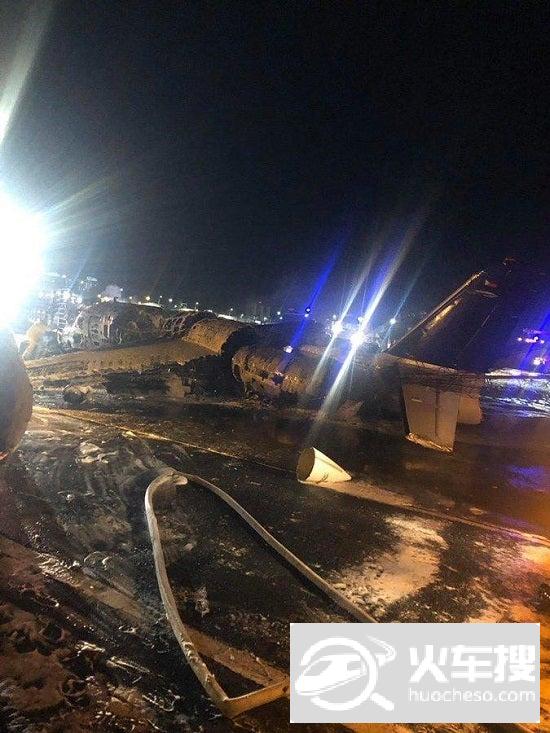 狮航一架飞机在马尼拉机场起飞时坠毁起火 机上8人全部遇难2