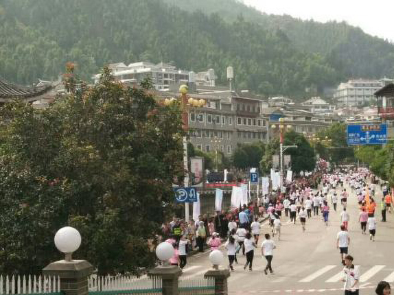 金秀民族风情步行街