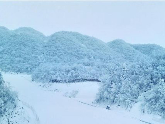 东山峰滑雪场