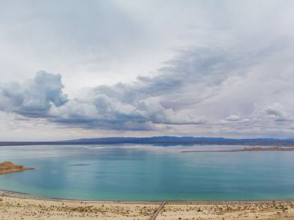 哈拉湖
