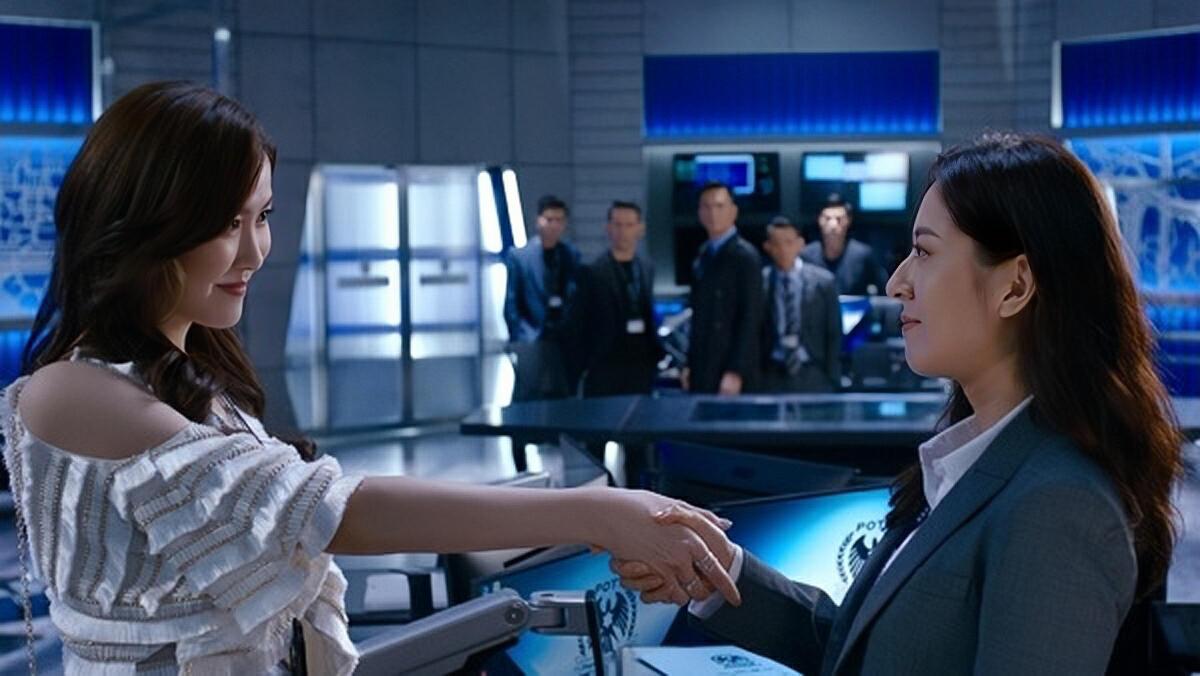 TVB视后穿婚纱晒事业线！与男主深情一吻，被指背后暗藏“杀”机