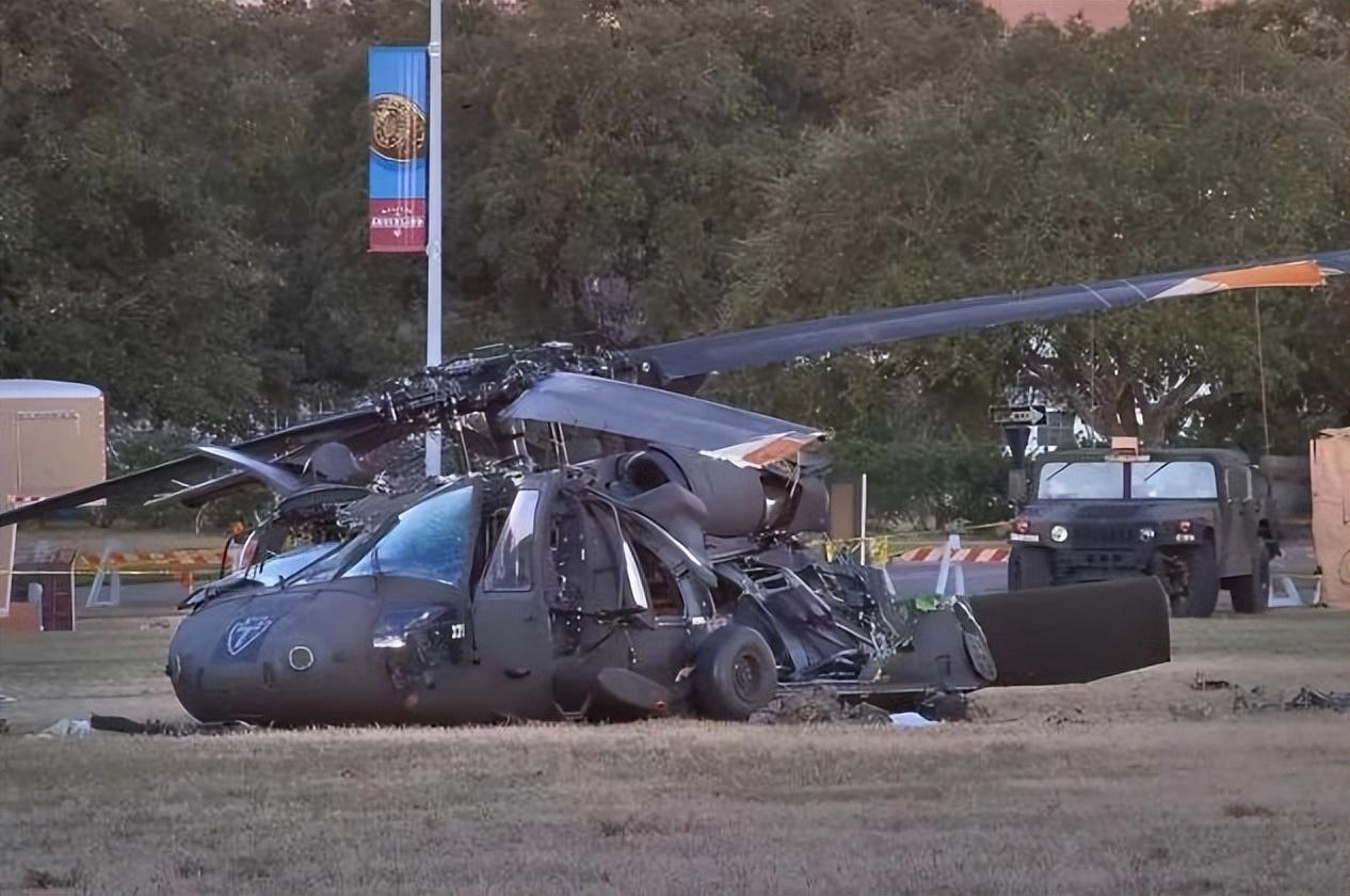 美军两架黑鹰空中相撞坠毁，9人恐遇难，下次出事或在乌克兰