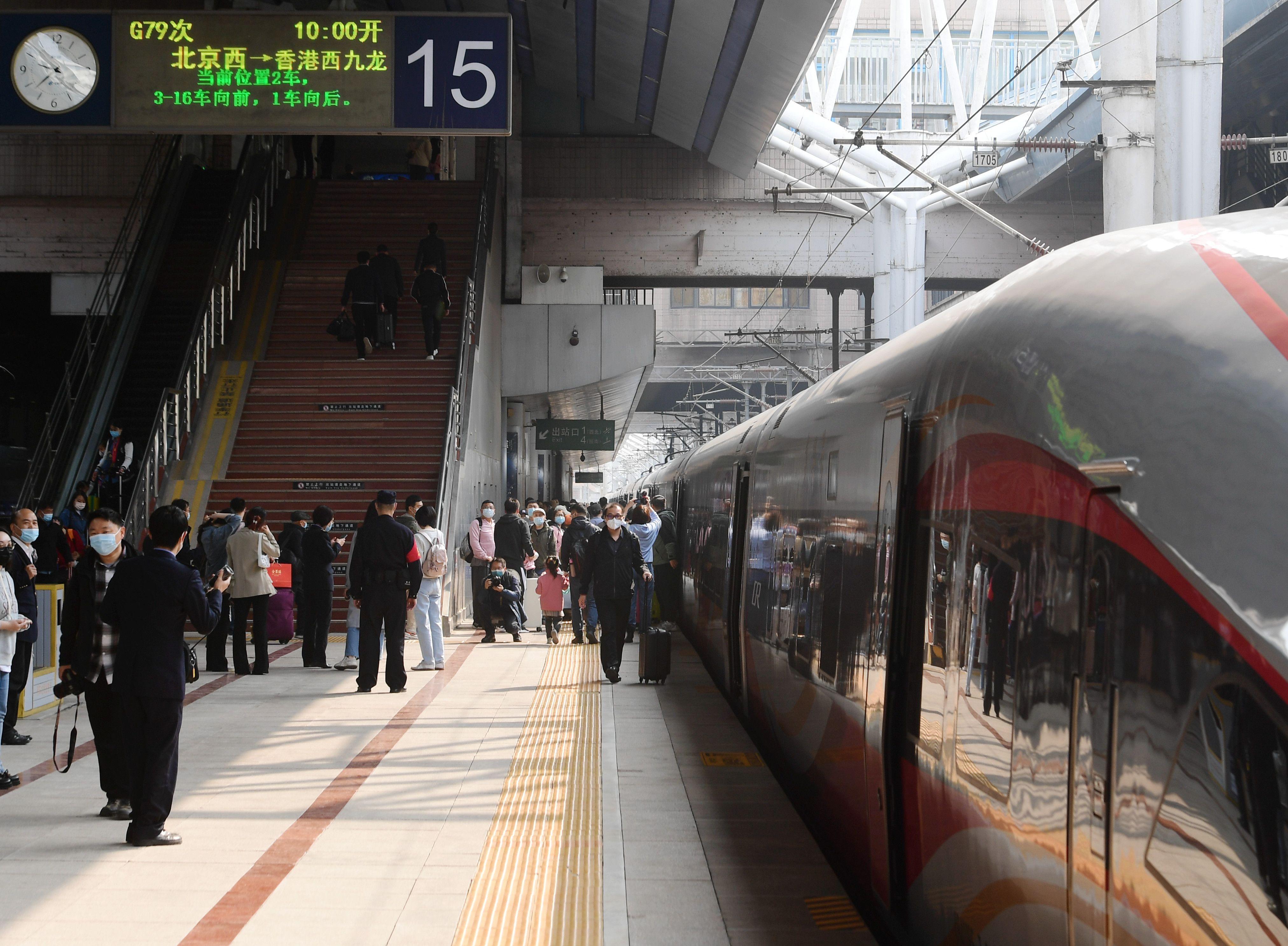北京赴港高铁今起恢复运行，北京西站至香港西九龙只需8个半小时