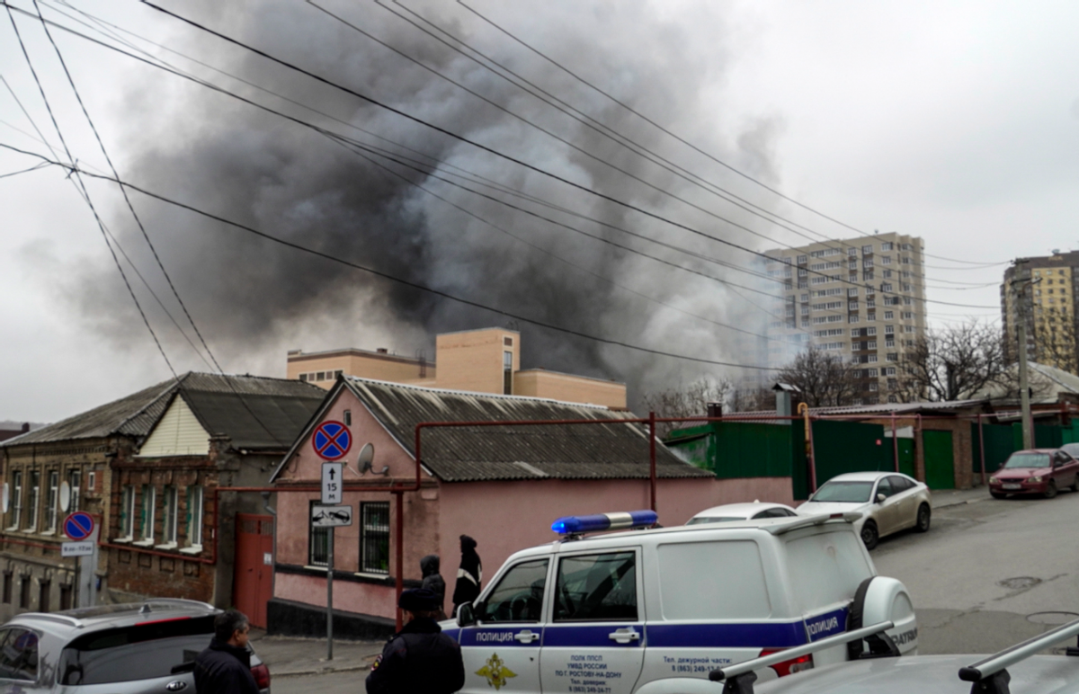 俄罗斯发生骚乱，枪匪激战警察，国防大楼起火，边界被乌克兰入侵