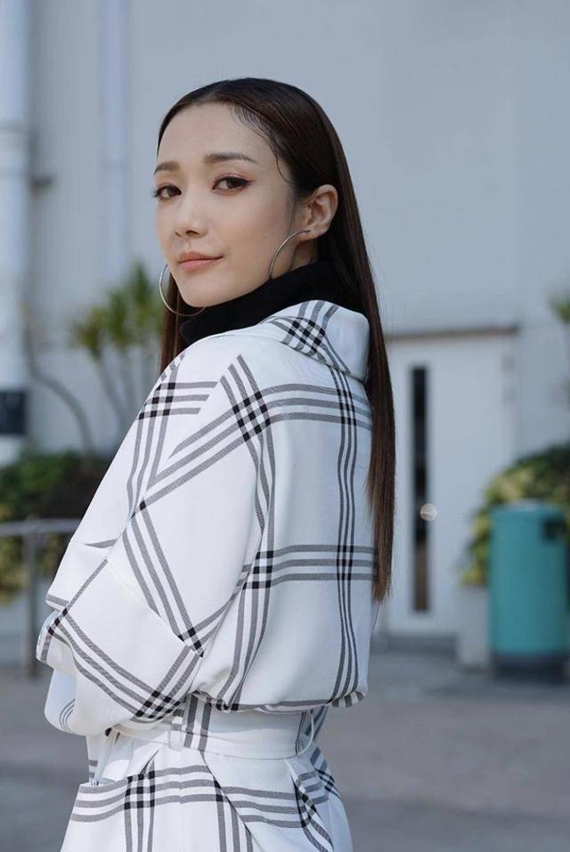 不放弃！TVB前知名女星为歌手梦延迟置业和生子，结婚6年仍未生育