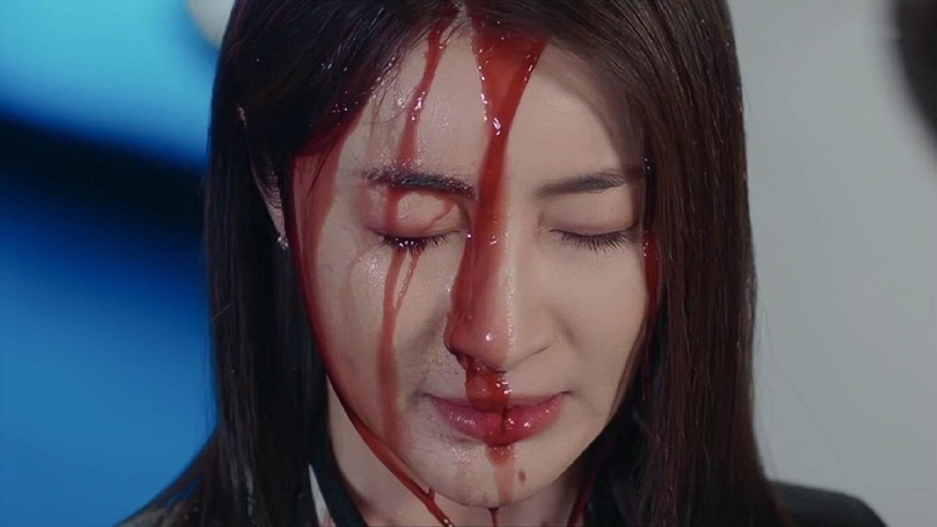 TVB全新律政剧开播，女主角被淋红酒侮辱，致眼睛发炎超敬业