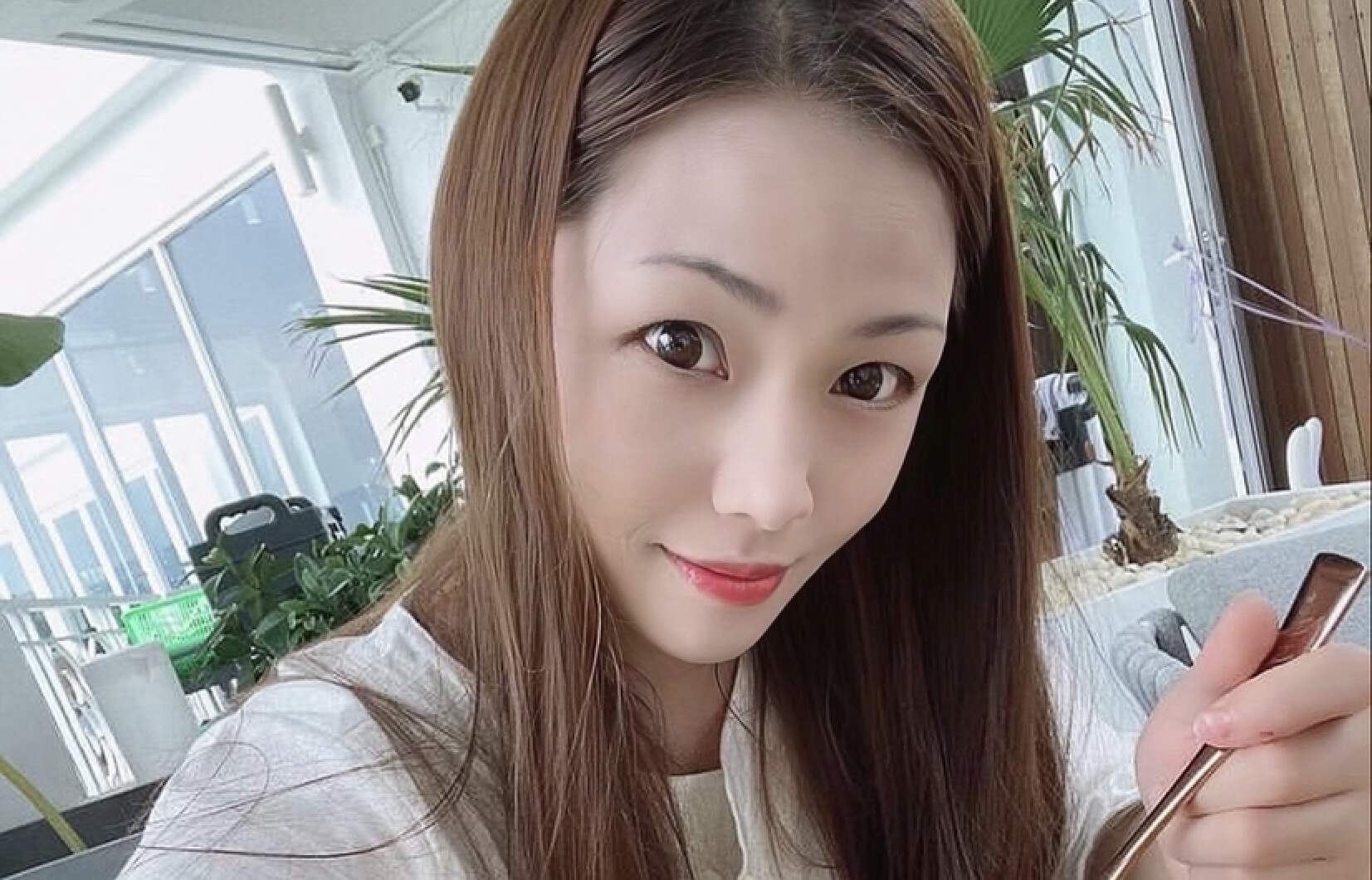 TVB知名老戏骨年底结婚，否认小36岁女友拜金，自曝两人房事和谐