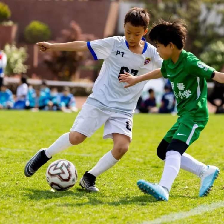 普陀区校园足球嘉年华暨青少年体育系列赛足球比赛颁奖仪式举行