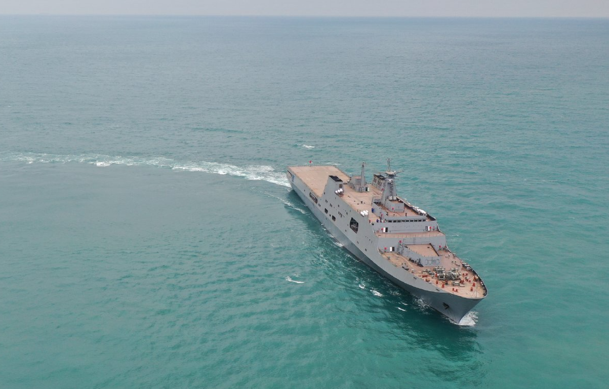 泰国喜提中国巨舰，海军司令亲自迎接，排水量超过航母