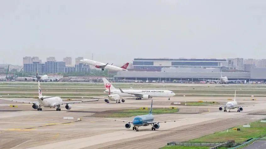 “五一”假期即将到来，浦东机场预计将迎来多家中外航司恢复和加密国际航班