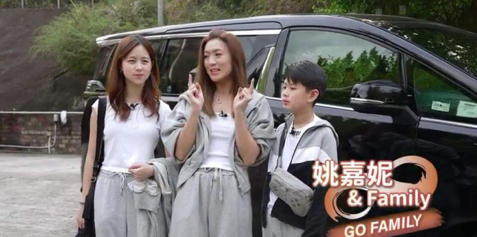 惊艳！TVB女星晒与子女合照，14岁女儿颜值高，被要求原地出道