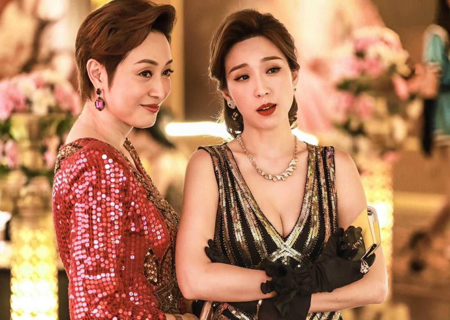 香港知名女星复出拍剧，化浓妆穿妩媚旗袍出镜，吻戏床戏尺度大