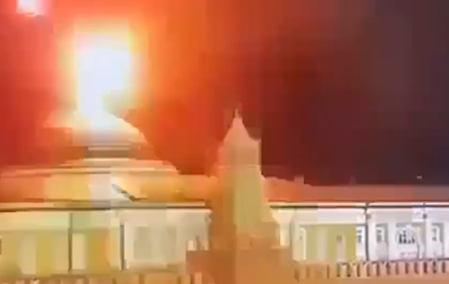 克里姆林宫遭无人机突袭，屋顶爆出大火球，俄:普京毫发无损