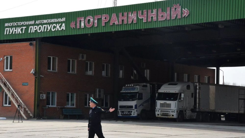 中俄口岸大堵车，700辆卡车塞在俄方一侧，俄要中方配合解决