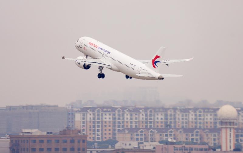 国产大飞机C919商业航班首航，周日上海飞北京，票已售罄