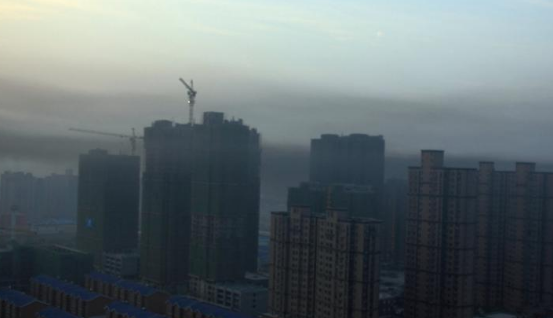 郑州出现平流雾污染带