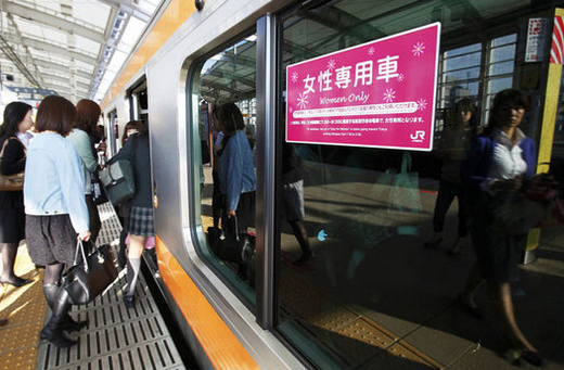 广州地铁女性车厢