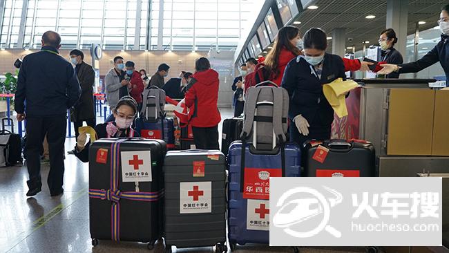 中国红十字会志愿专家组携救援物资乘东航包机抵达意大利6